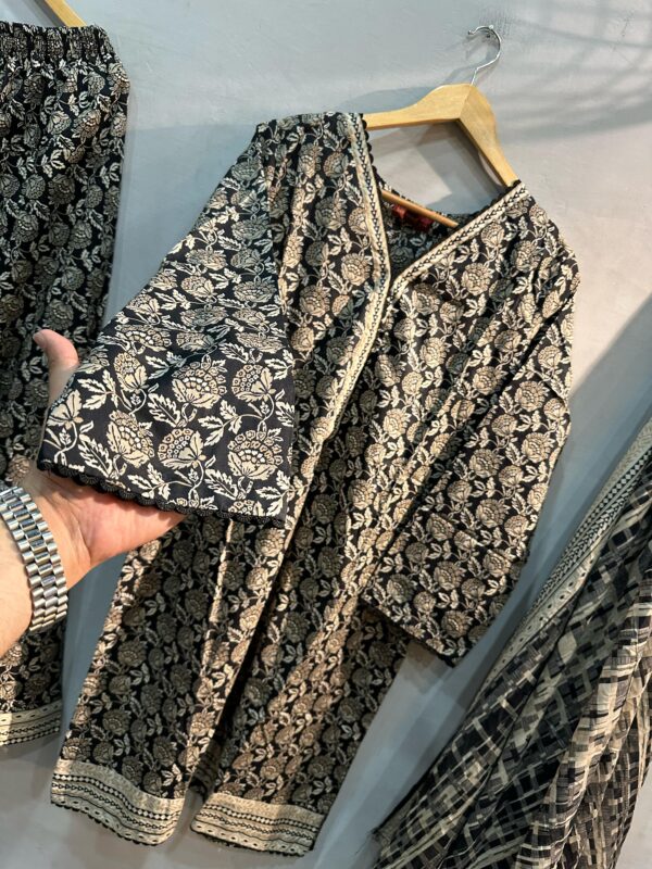 BLACK FARSHI | 3 PIECE | LAWN STUFF | - Image 3