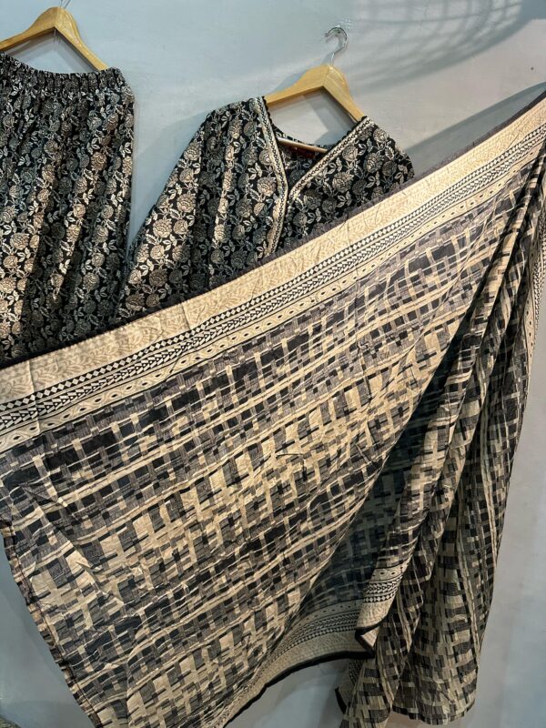 BLACK FARSHI | 3 PIECE | LAWN STUFF | - Image 2